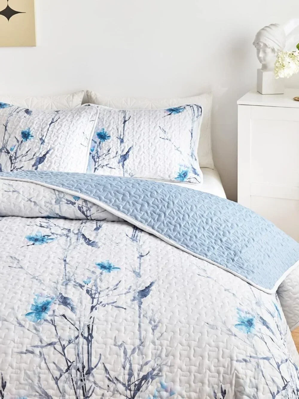 Botanical Quilt Set 2 Pieces Twin Size, Blue Flower Branch on White Reversible B